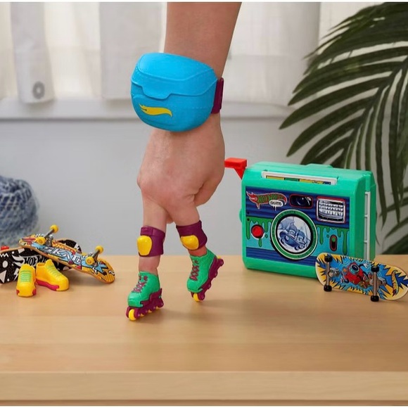 EUC Mattel Hot Wheels Skate 90’s Rewind & Grind Pack / Retro Multipack - Picture 12 of 12